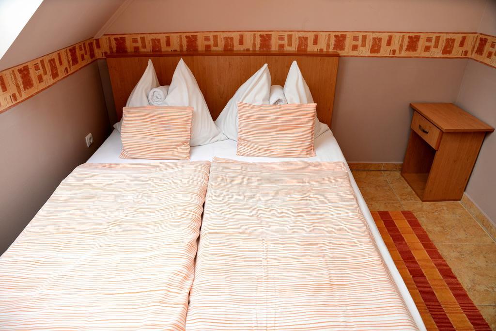 Abbazia Apartman Willa Gyula Pokój zdjęcie